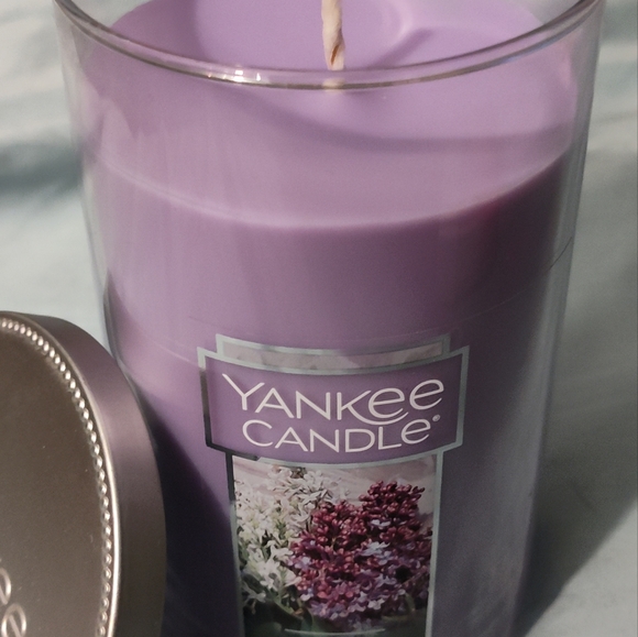 NWT! Yankee Candle 12oz Lilac Blossom - Picture 2 of 6